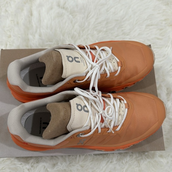 Women’s On Running Cloudventure - Picture 4 of 8